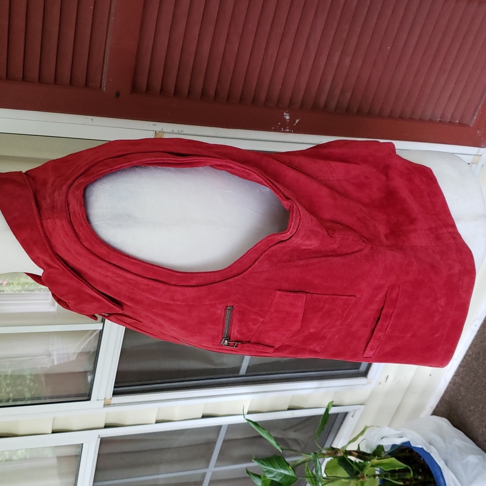 Red Suede Zip-Front Women's Vest - Picture 4 of 10